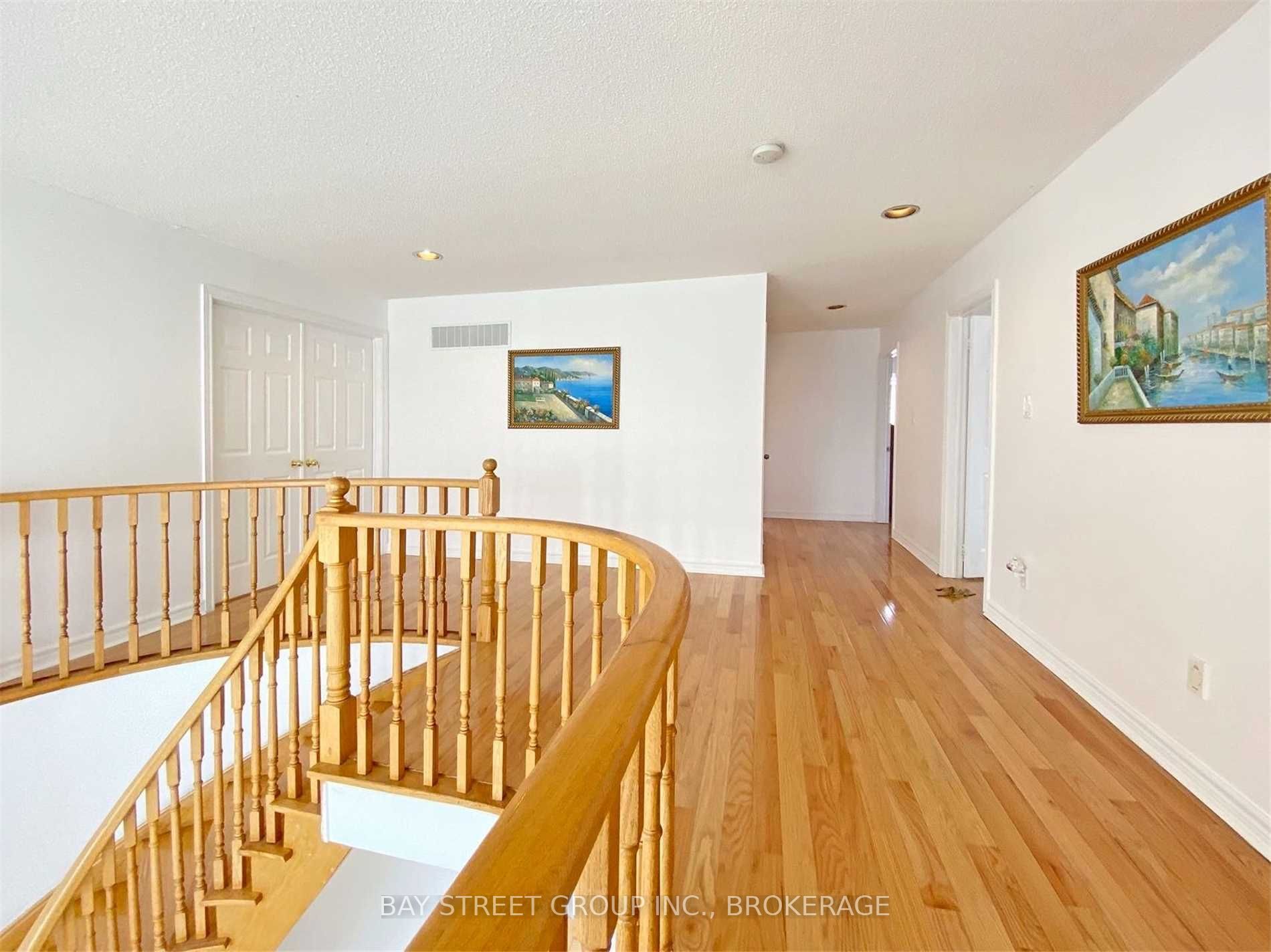 Listing N5858193 - Large Photo # 3