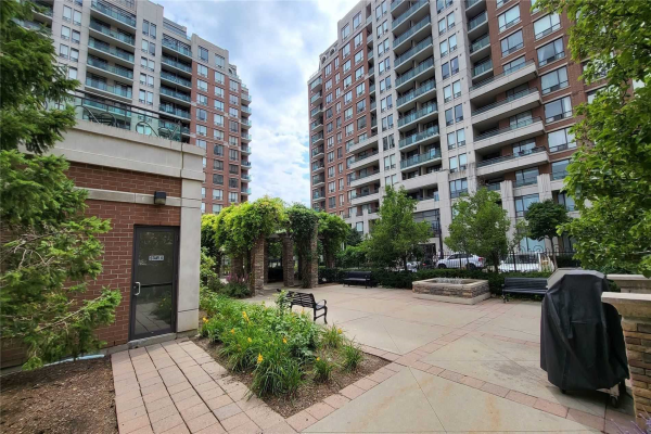 350 Red Maple Rd, Richmond Hill
