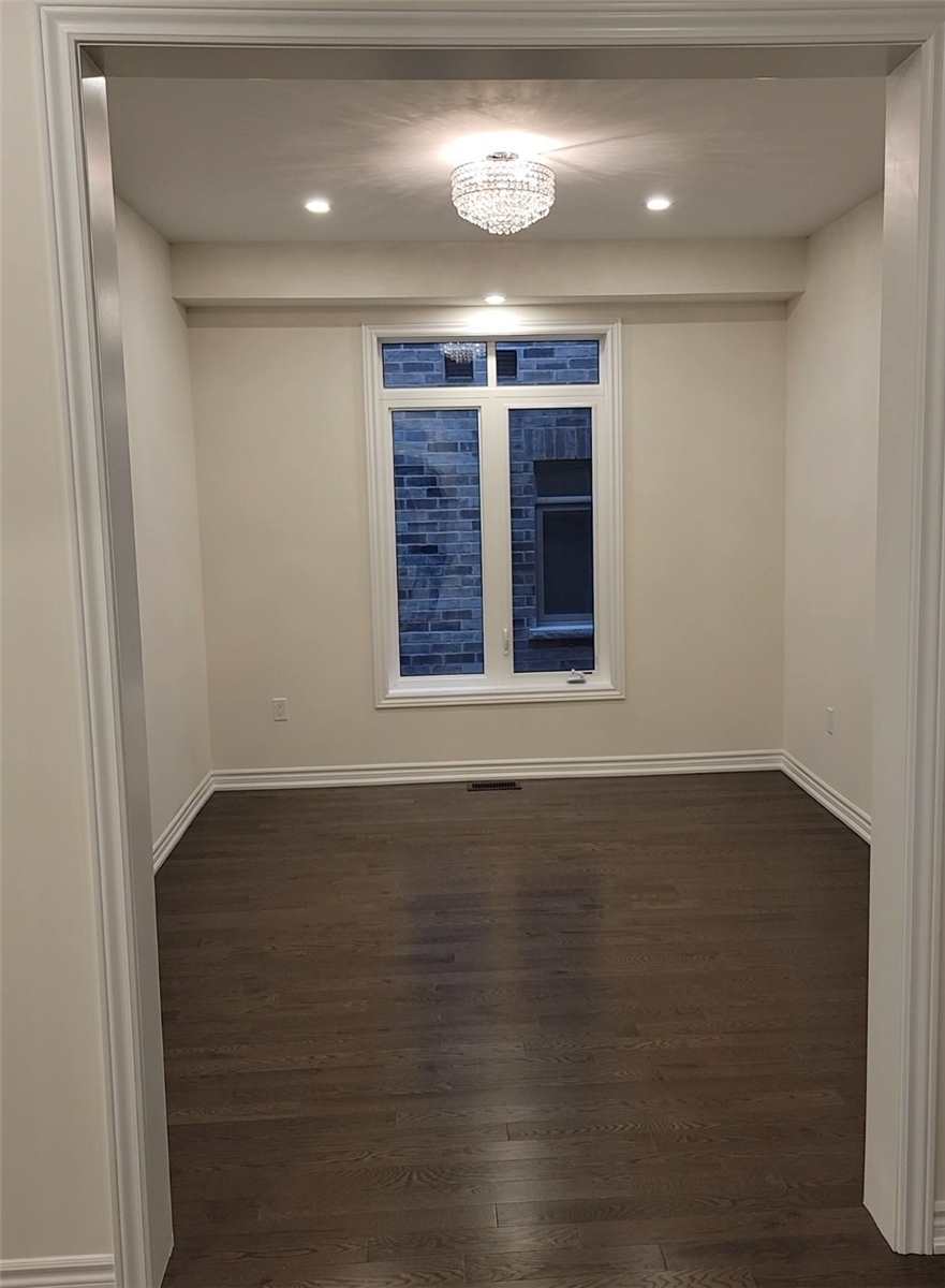 121 Ferragine Crescent