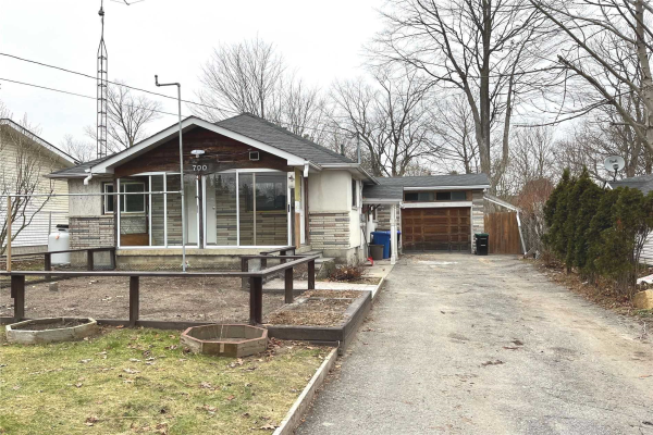 700 Hastings Ave, Innisfil