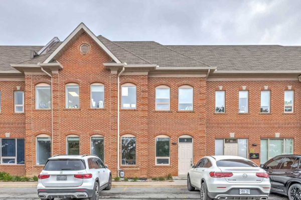 30 Wertheim Crt, Richmond Hill