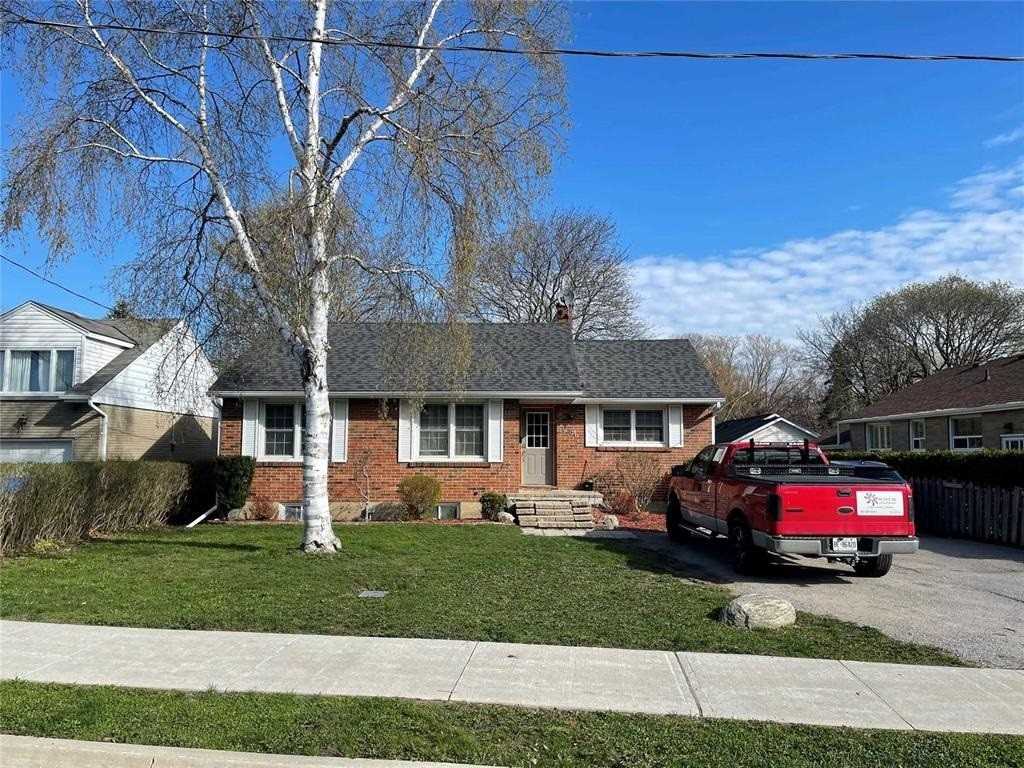 251 Kathryn Cres