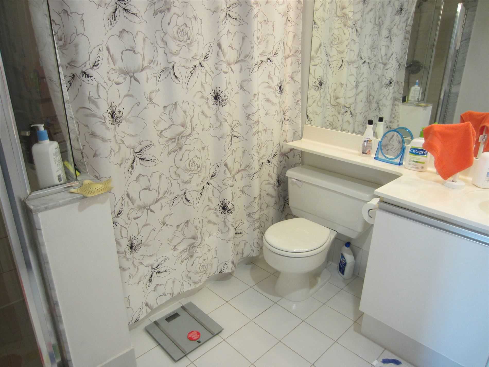 7250 Yonge St, #607