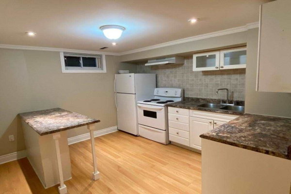 24 Hillview Dr, Newmarket