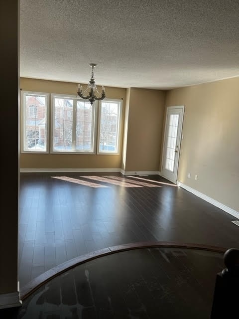 85 Watkins Glen Crescent