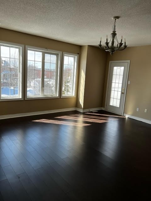 85 Watkins Glen Crescent