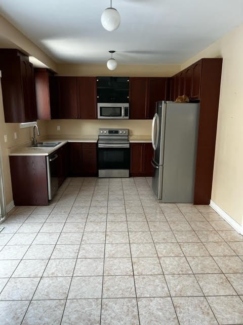 85 Watkins Glen Crescent