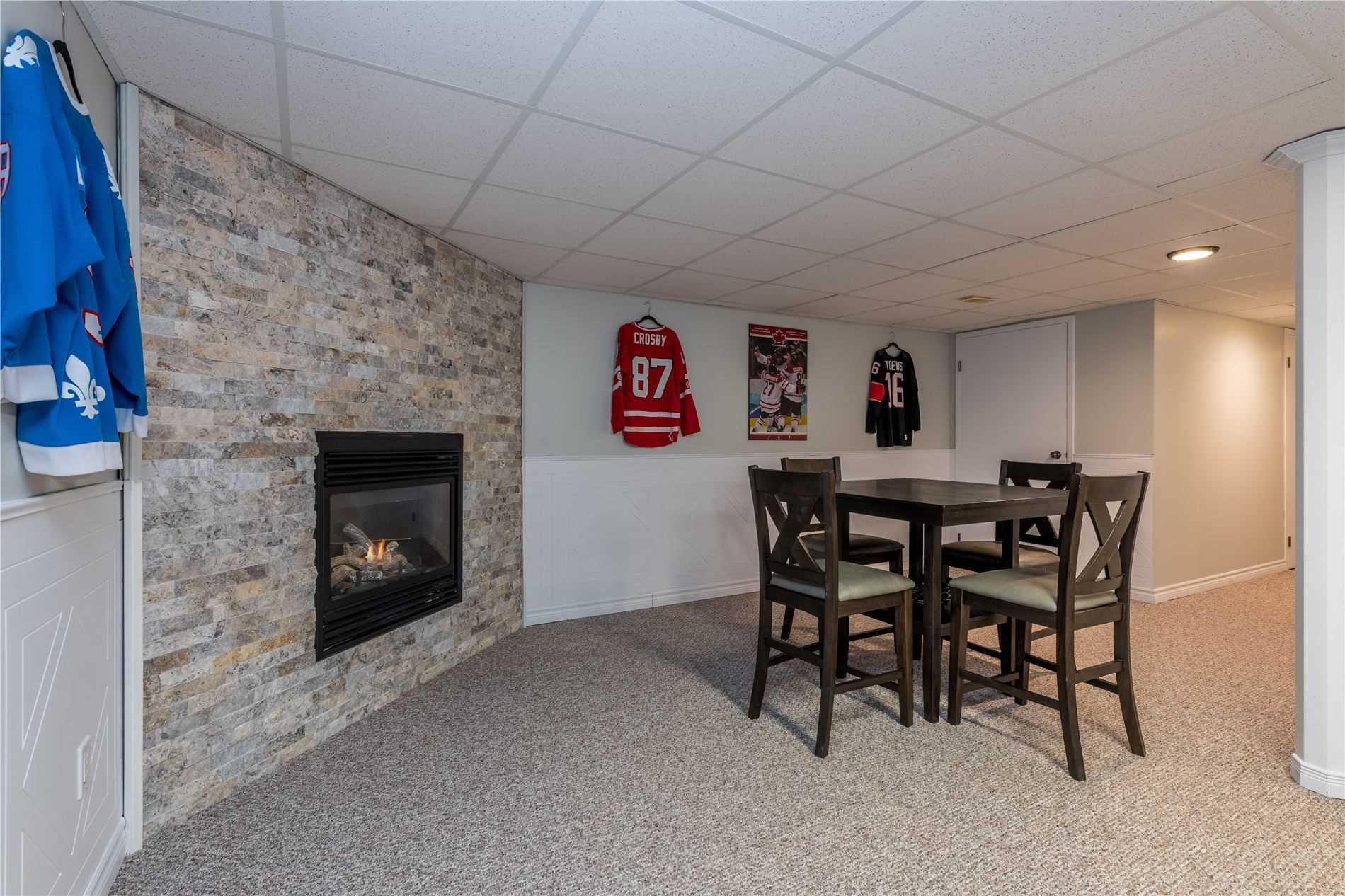 1095 Kell St