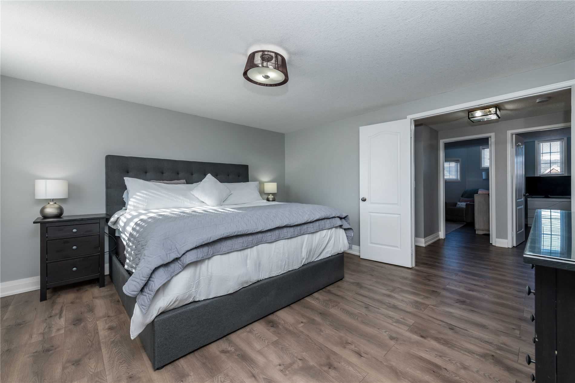 1095 Kell St