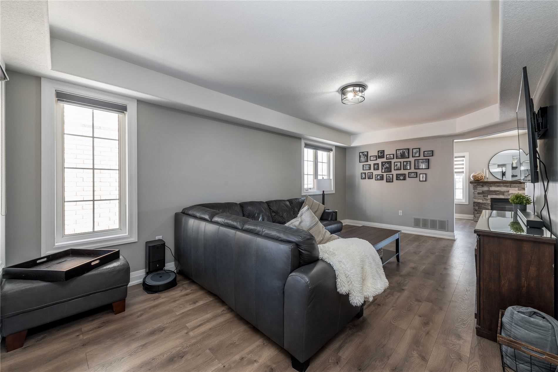 1095 Kell St