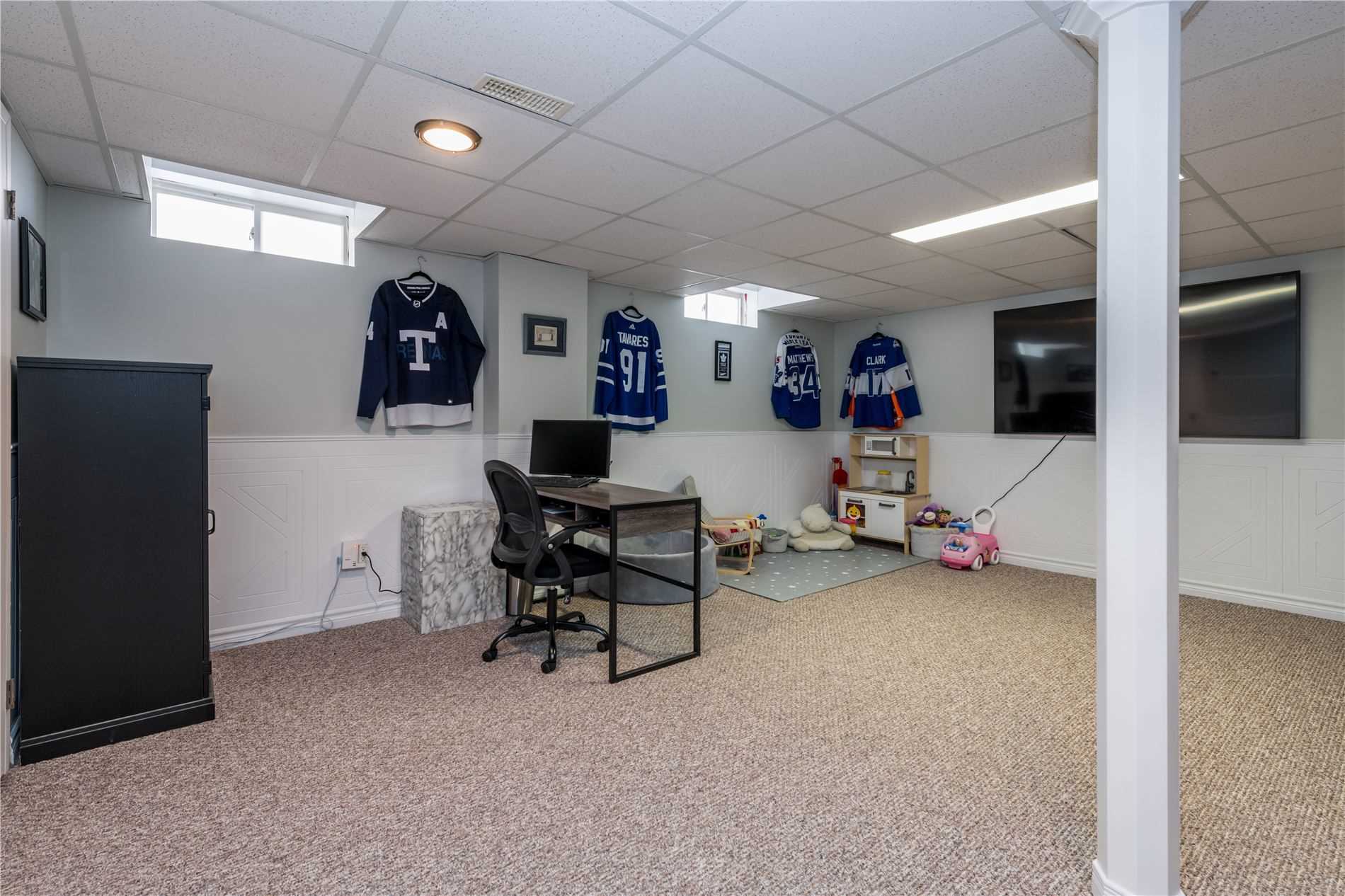 1095 Kell St