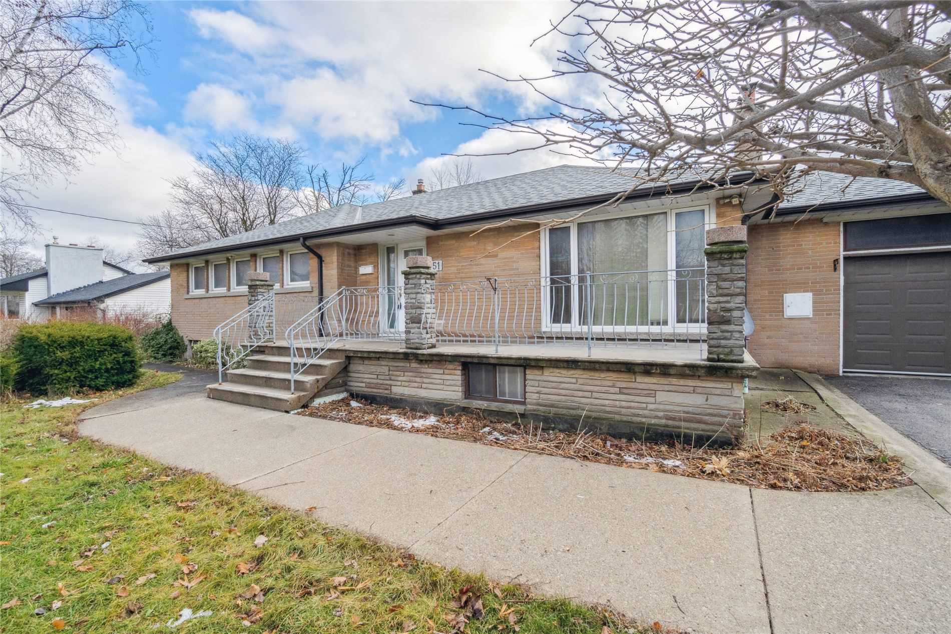 51 Hillside Ave