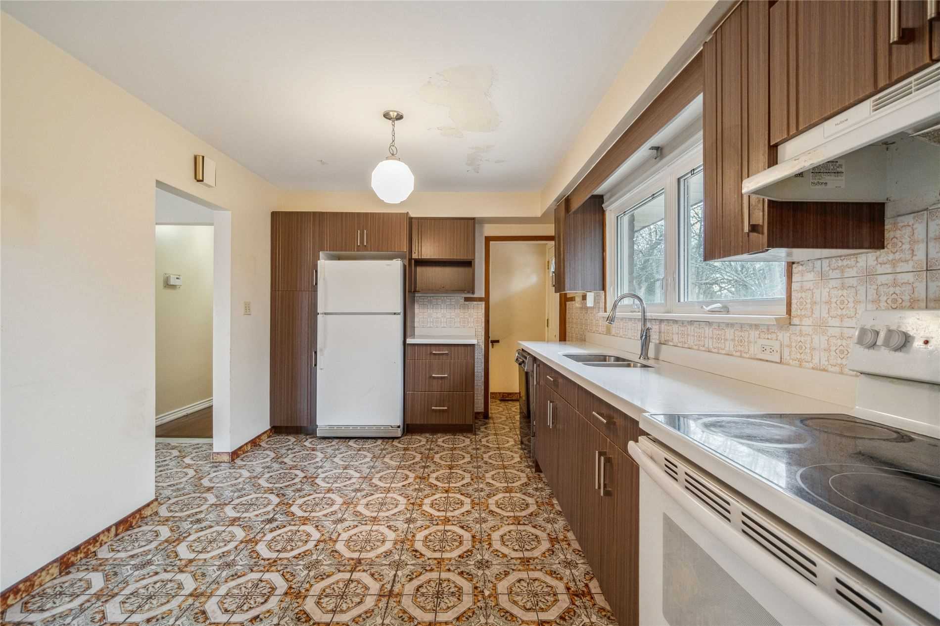 51 Hillside Ave