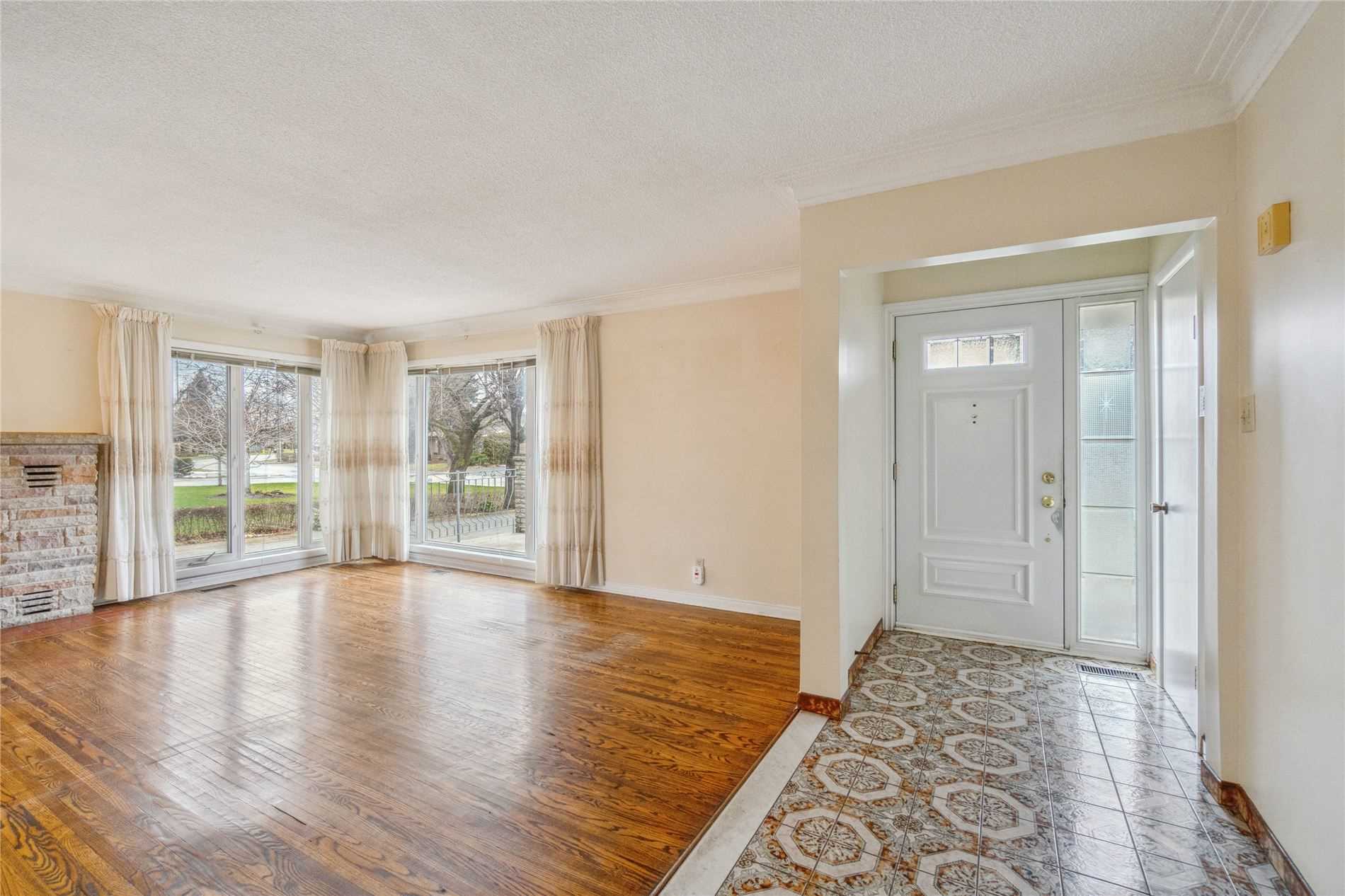 51 Hillside Ave