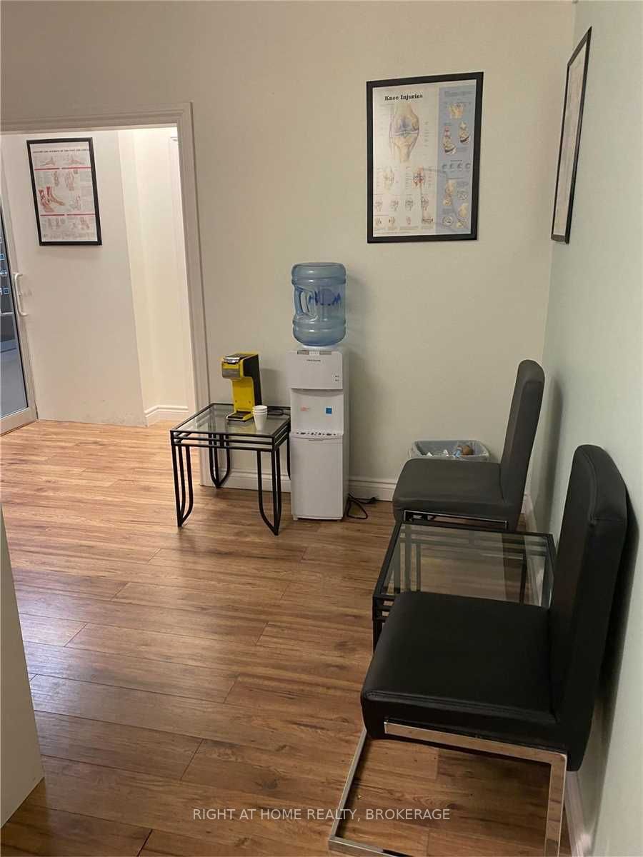 7163 Yonge St E, #270