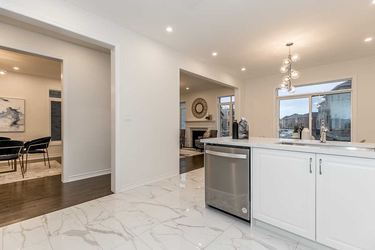 121 Ferragine Cres