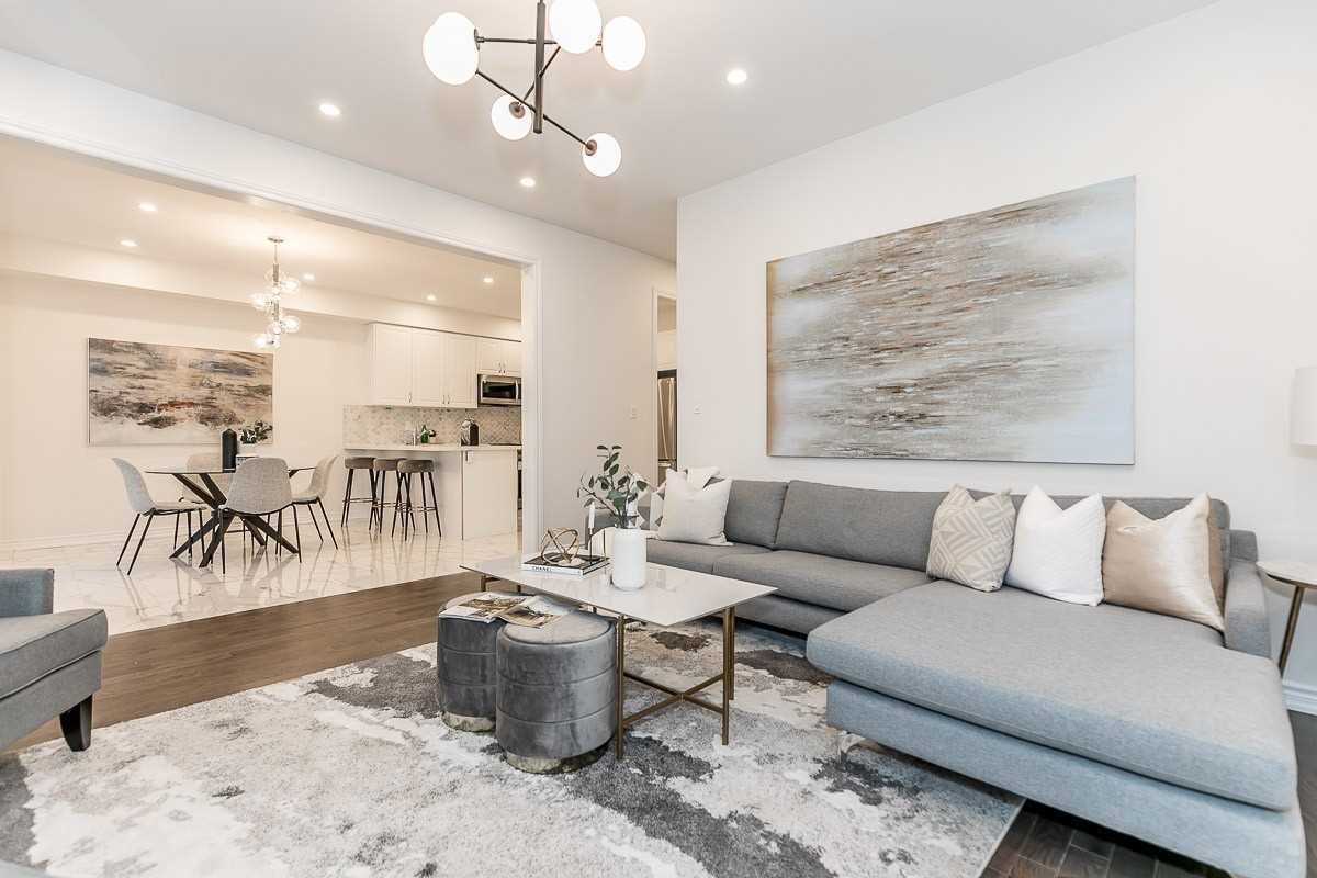 121 Ferragine Cres
