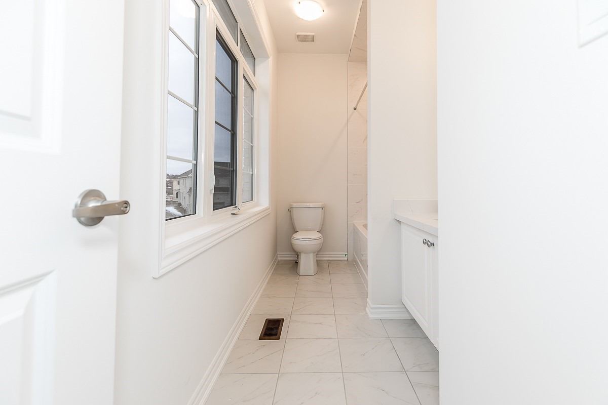 121 Ferragine Cres