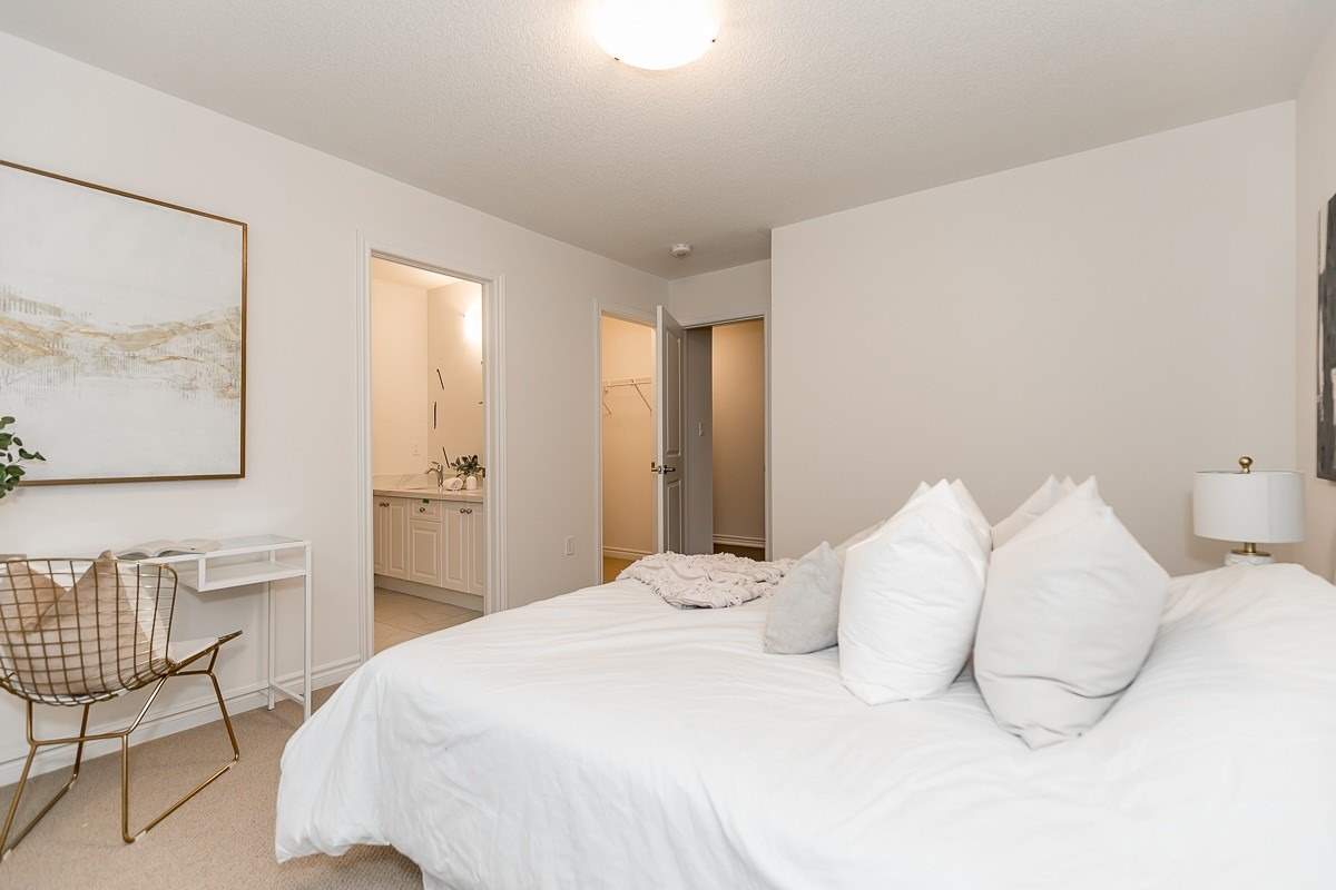 121 Ferragine Cres