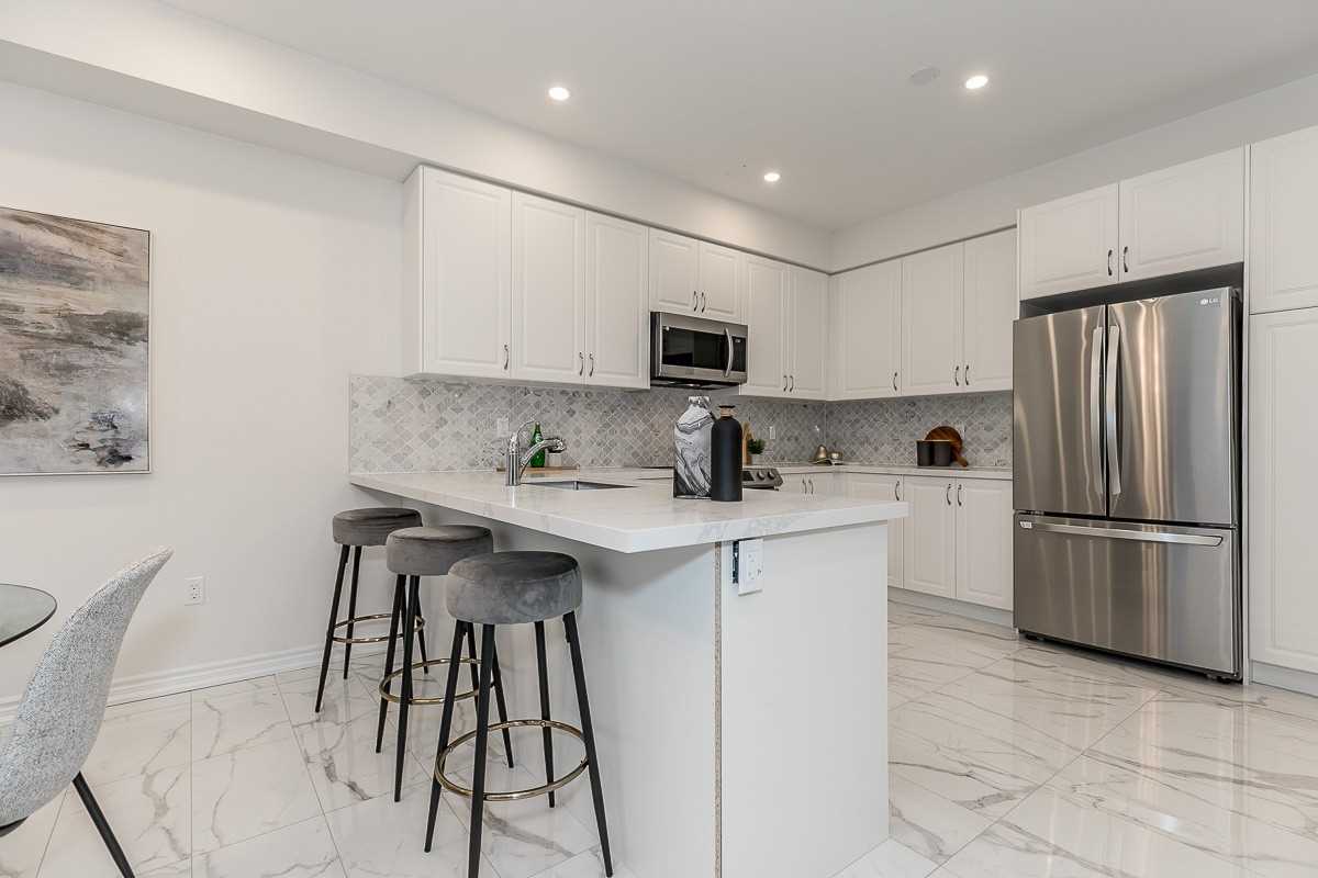 121 Ferragine Cres