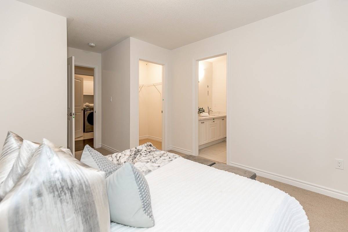 121 Ferragine Cres
