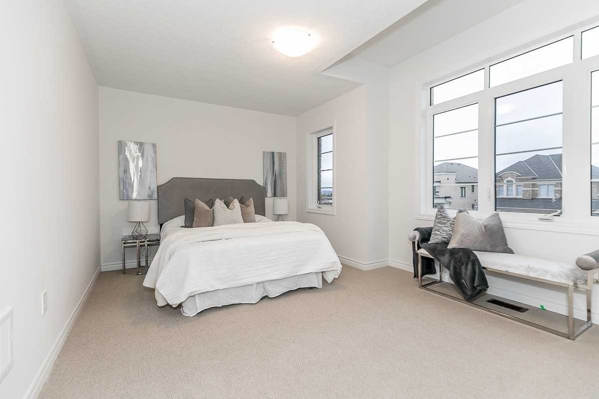 121 Ferragine Cres