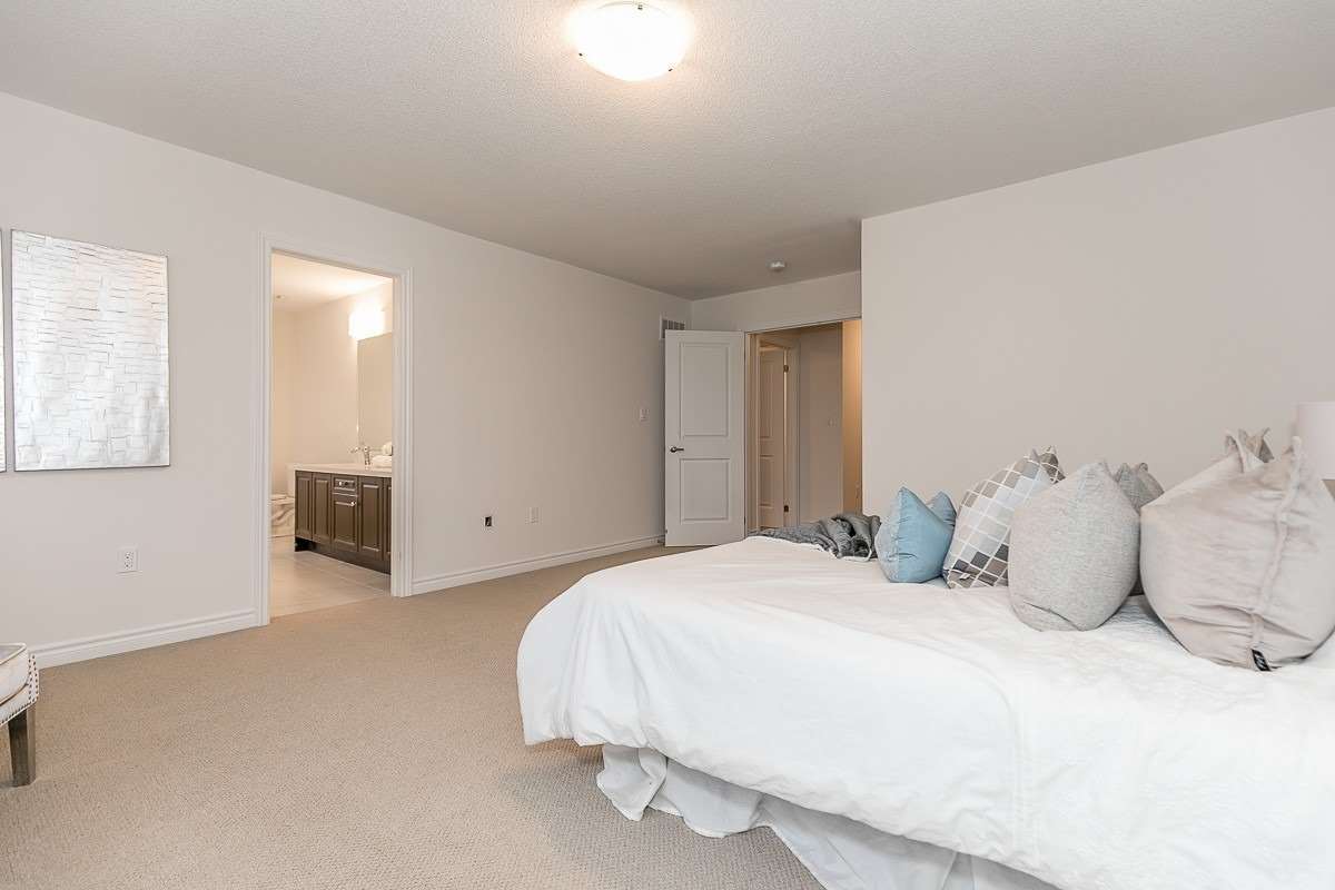 121 Ferragine Cres