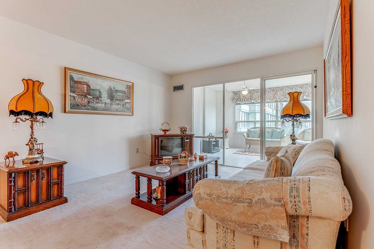 7 Townsgate Drive, #801