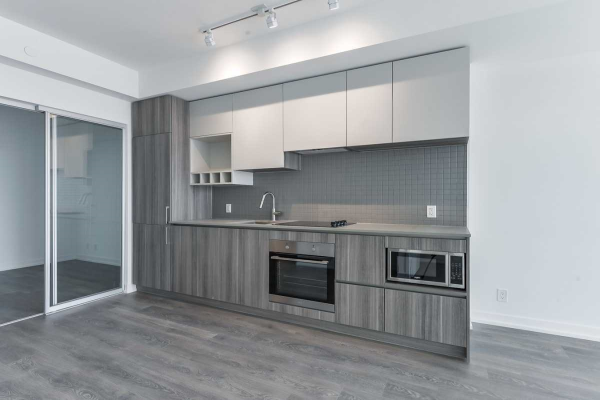 5 Buttermill Ave, Vaughan