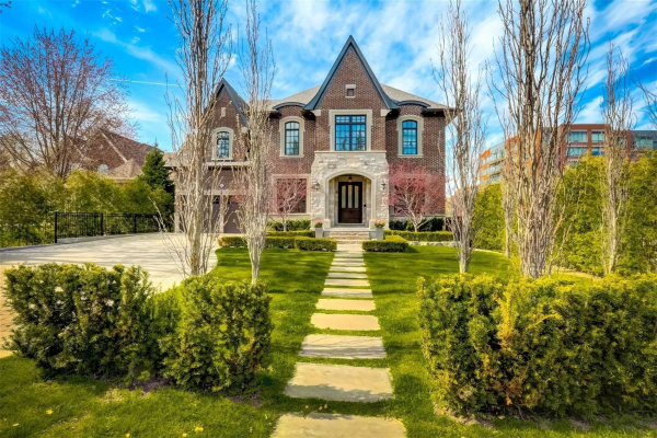 16 Arnold Ave, Vaughan