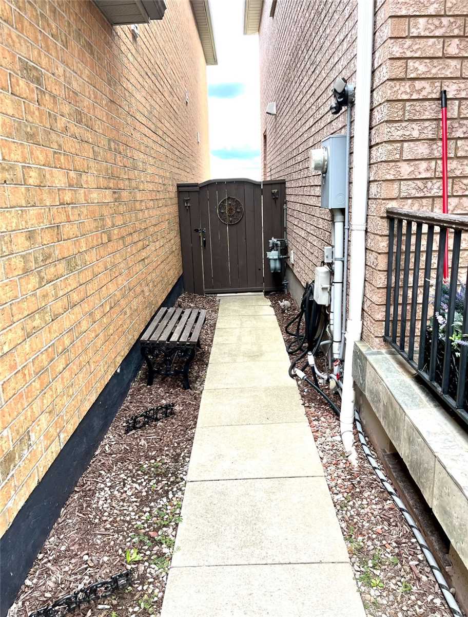 74 Royalpark Way