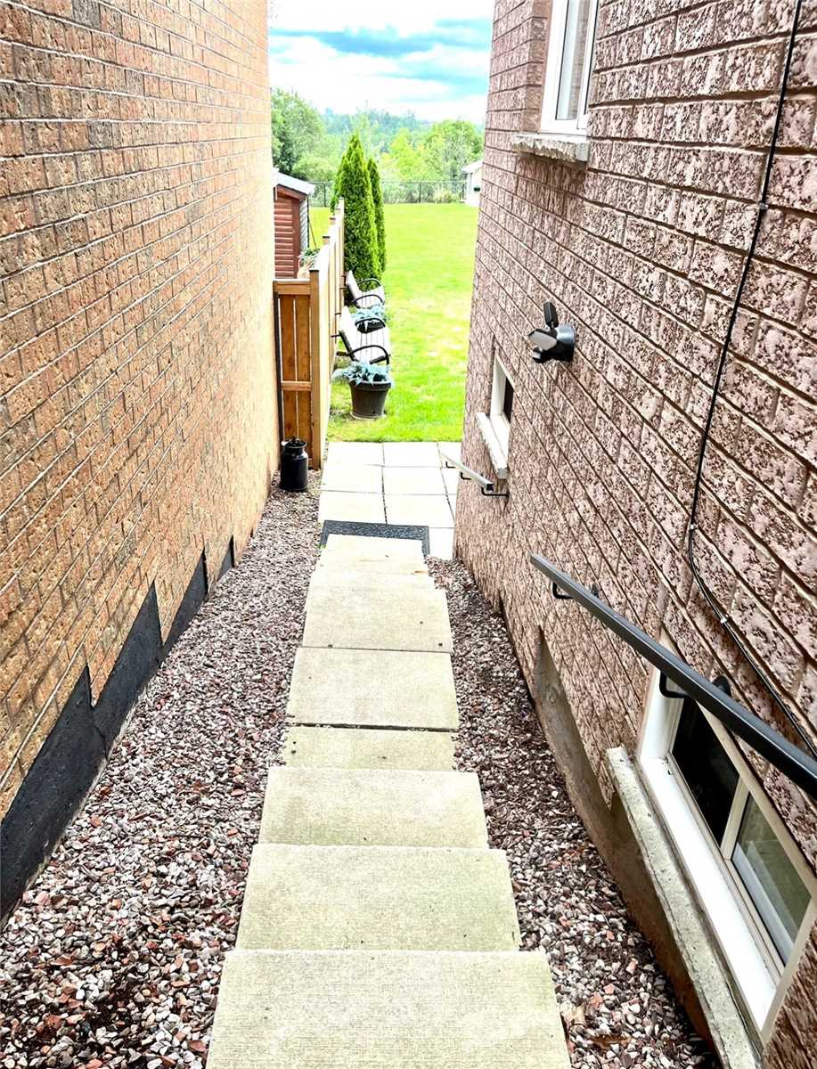 74 Royalpark Way