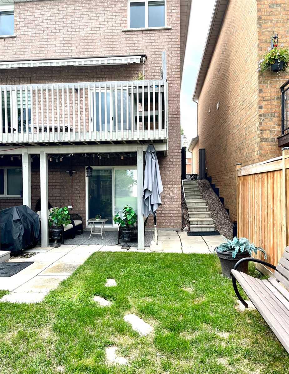 74 Royalpark Way