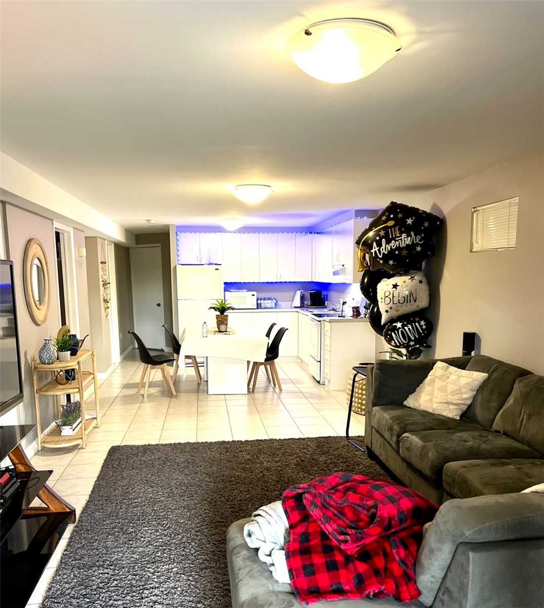 74 Royalpark Way