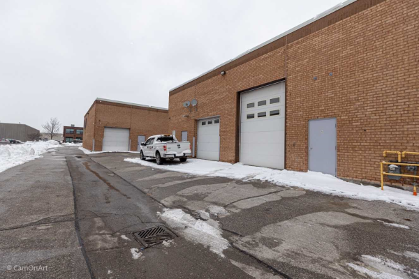 241 Applewood Cres, Vaughan