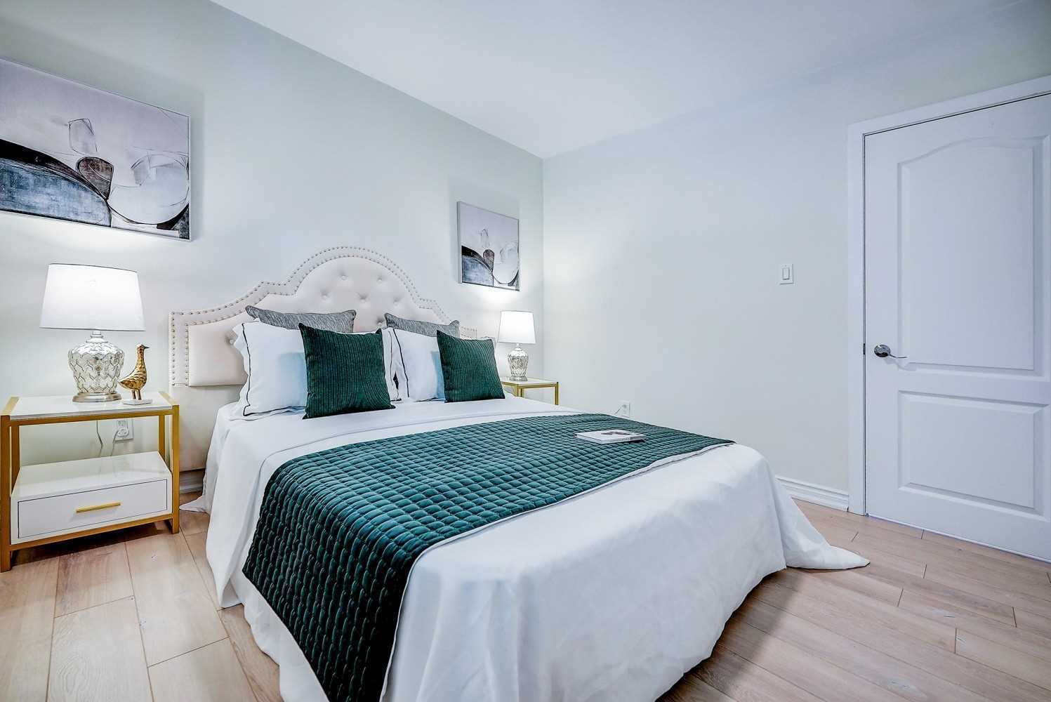 16 Arrowflight Drive