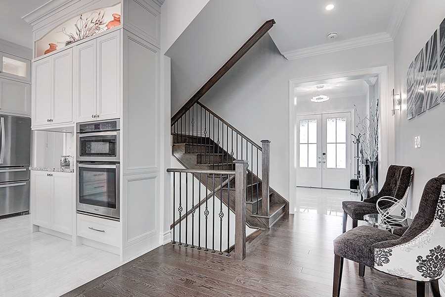 6 Ken Sinclair Crescent