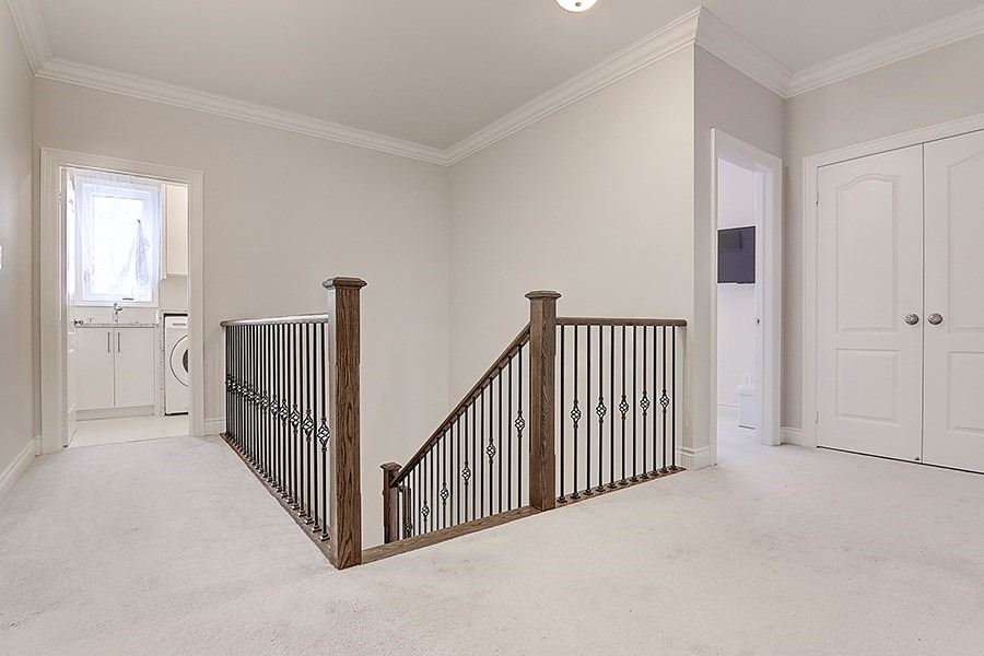 6 Ken Sinclair Crescent