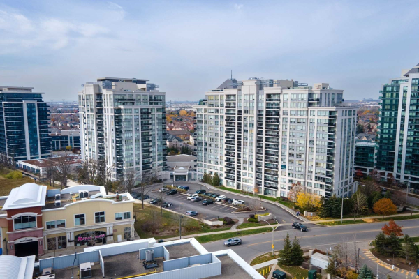 50 Disera Dr, Vaughan