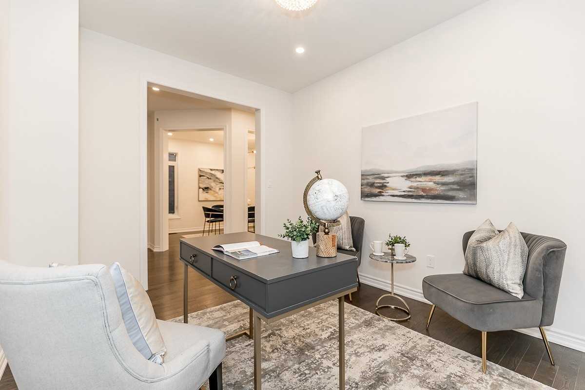 121 Ferragine Cres