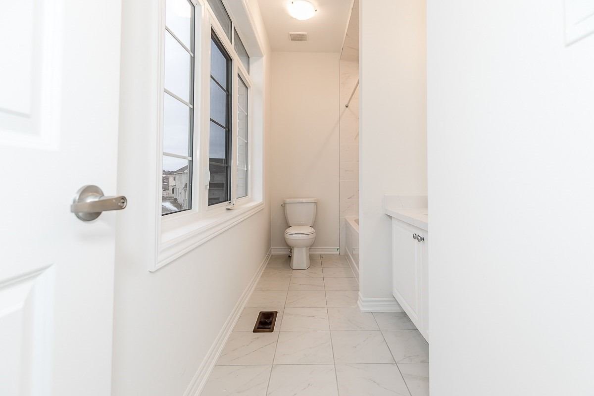 121 Ferragine Cres