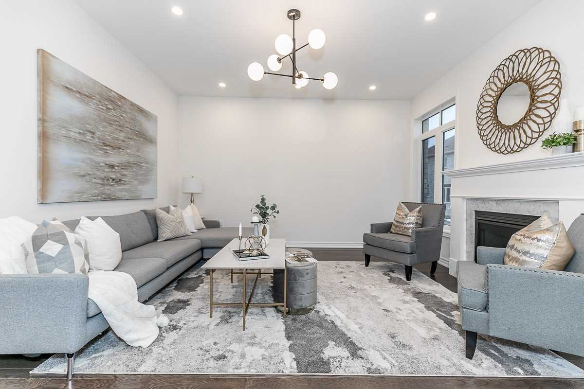 121 Ferragine Cres