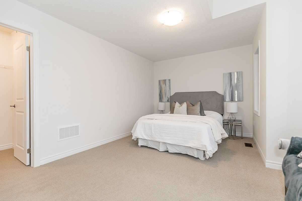 121 Ferragine Cres