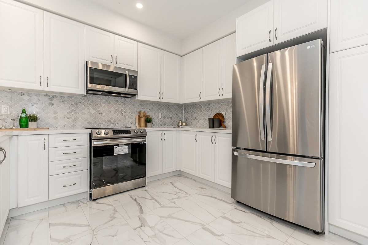 121 Ferragine Cres