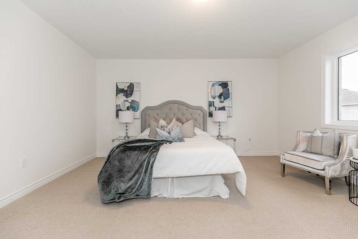 121 Ferragine Cres