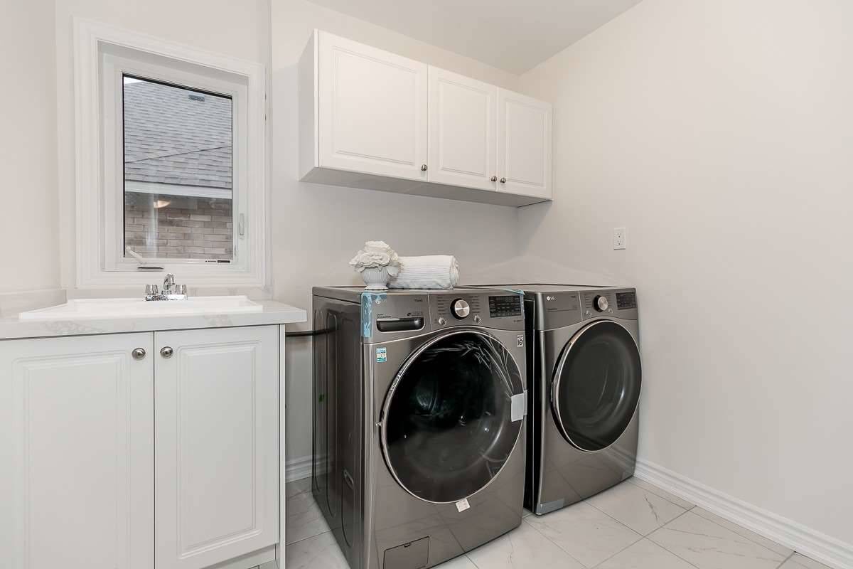 121 Ferragine Cres