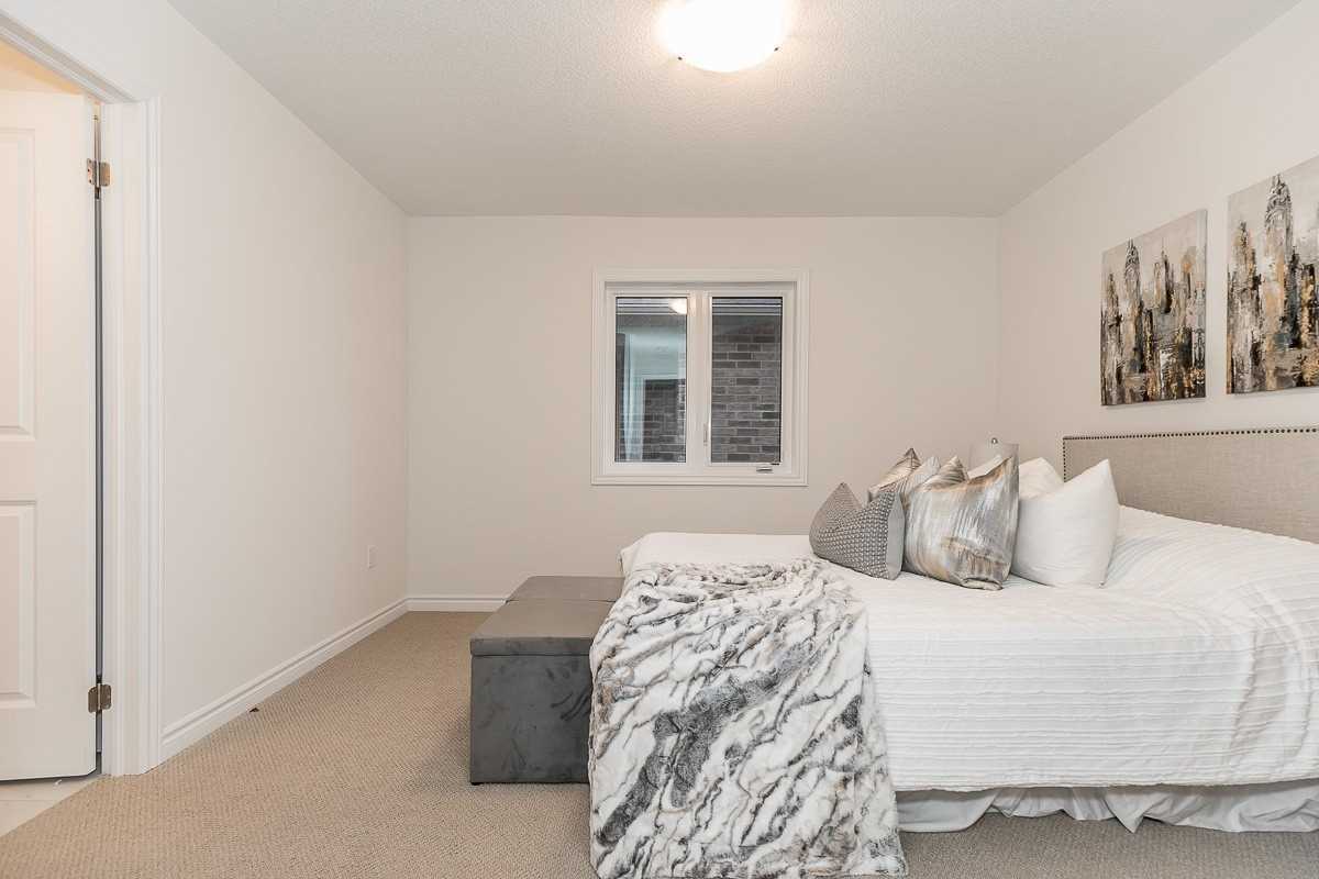 121 Ferragine Cres