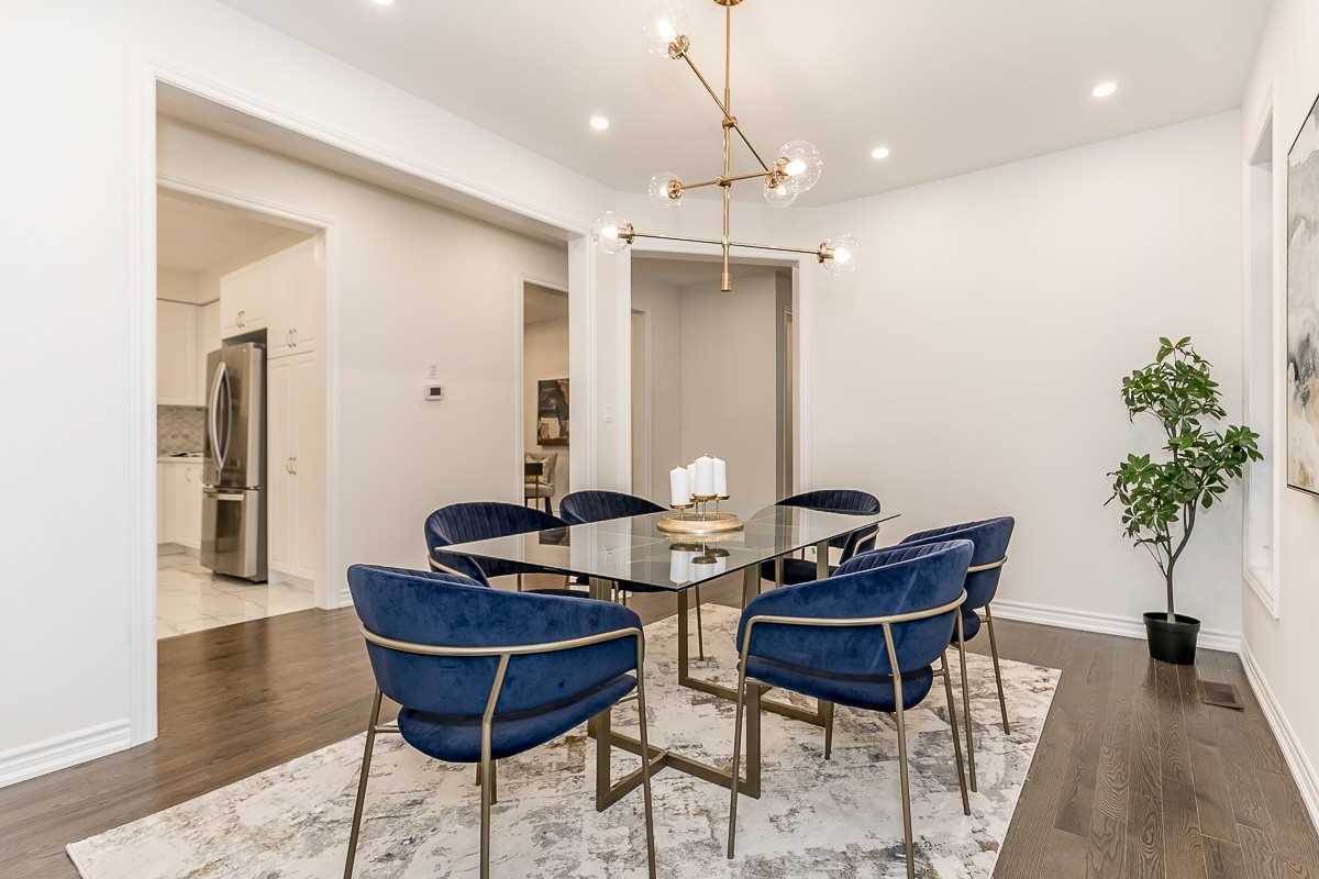 121 Ferragine Cres