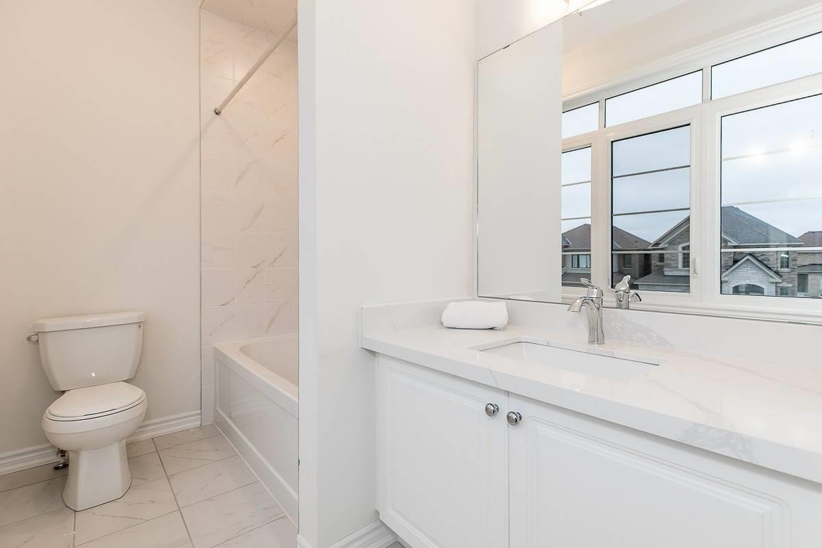 121 Ferragine Cres
