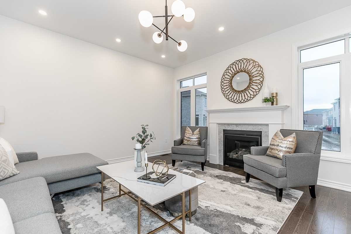 121 Ferragine Cres